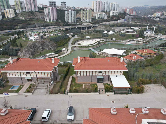 KUZEYKENT'İN EN NEZİH LOKASYONUNDA,BAHÇE KULLANIMLI,GENİŞ 5+1 VİLLA