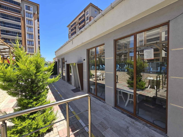 RE/MAX LAND KERVANCI CITY 3'TE HAVUZLU SİTEDE KİRALIK 2+1 DAİRE