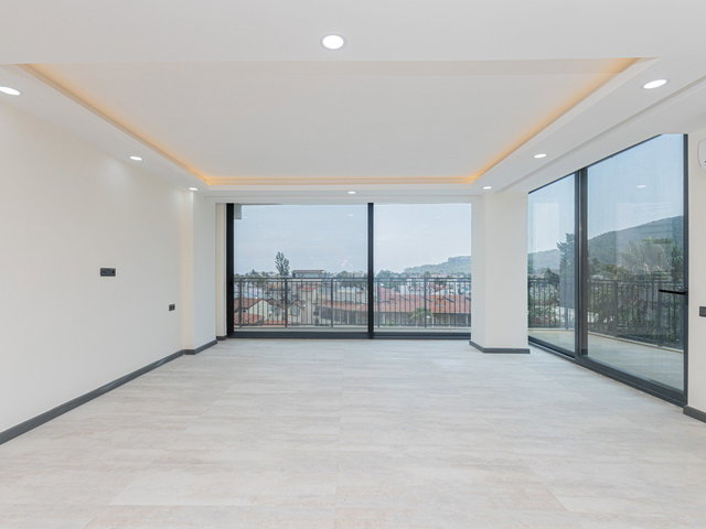 KEMER MERKEZ’DE ORMAN VE DENIZ MANZARALI HAVUZLU 6+1 MÜSTAKIL VILLA