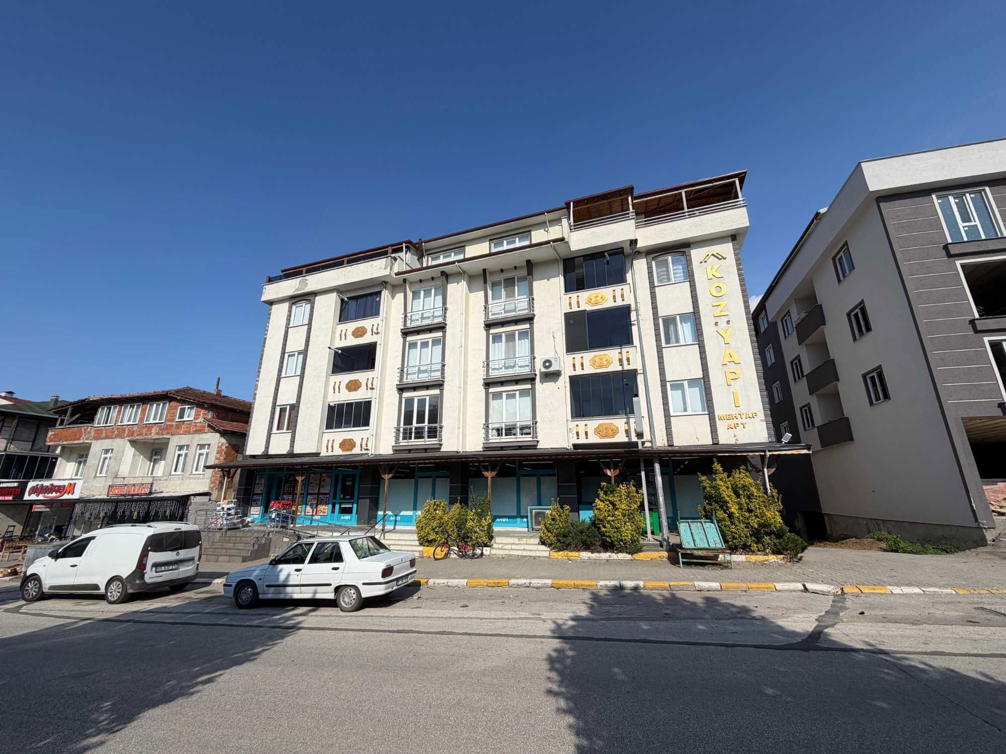 REMAX DIA’DAN CUMAYERİ’NDE CADDE ÜZERİ 2+0 KİRALIK DAİRE