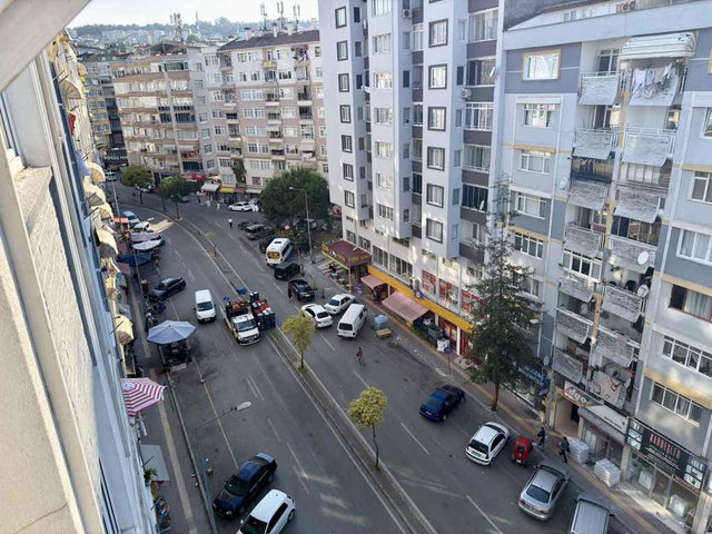 MODERN PAZAR’DA YOLA CEPHE DENIZ MANZARALI 3 + 1
