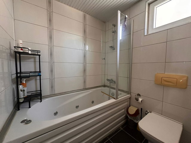 LİMANIN MERKEZİNDE DENİZE 500 MT HAVUZLU & KAPALI OTOPARKLI
