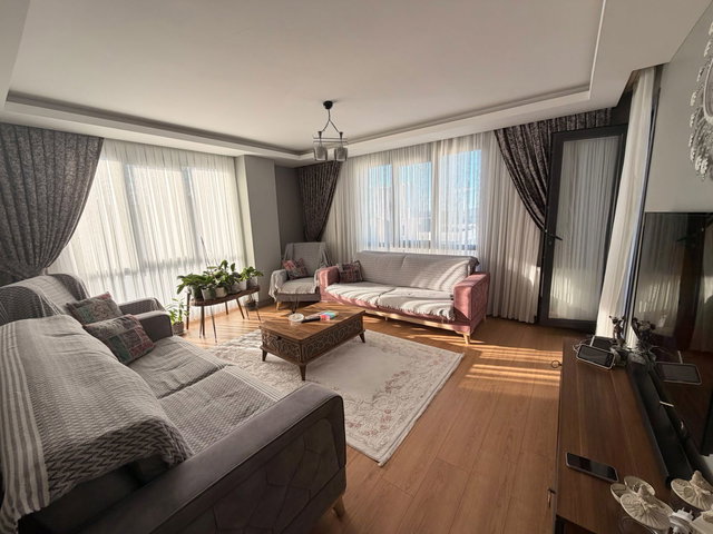 ALİBEYKÖY'DE SİTE İÇRESİNDE MANZARALI 2+1 SATILIK DAİRE