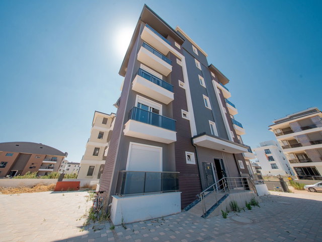DÖŞEMEALTI YENİKÖY SIFIR YERDEN ISITMALI SATILIK 1+1