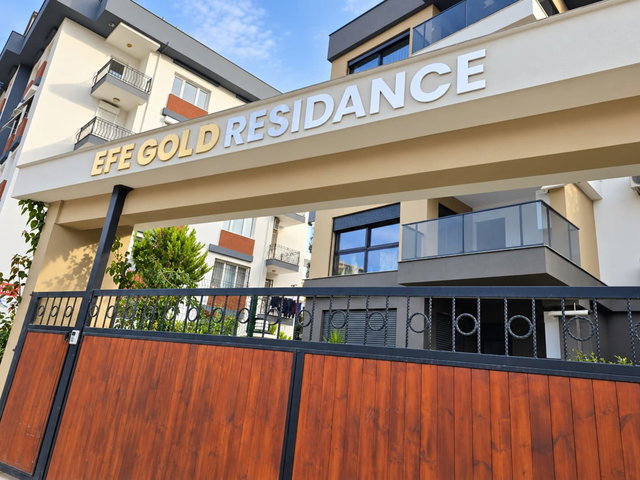 KUŞADASI EGE MAHALLESİ’NDE HAVUZLU SİTEDE OTOPARKLI MODERN DAİRE