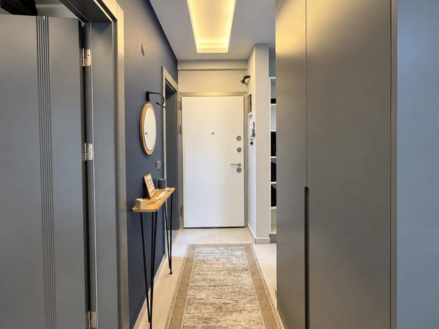KUŞADASI EGE MAHALLESİ’NDE HAVUZLU SİTEDE OTOPARKLI MODERN DAİRE