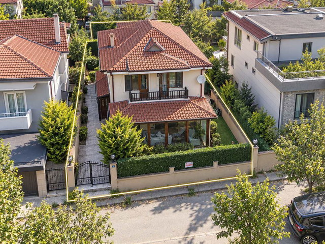REMAX MOTTO'DAN SERDİVAN AVM YÜRÜME MESAFESİNDE TRİPLEX VİLLA
