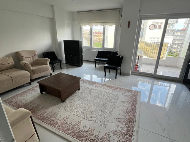 DENİZE SIFIR SİTE İÇERİSİNDE EŞYALI 1+1 SATILIK DAİRE