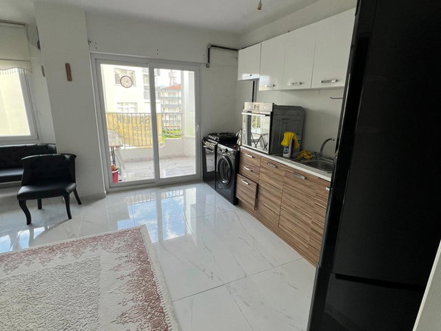 DENİZE SIFIR SİTE İÇERİSİNDE EŞYALI 1+1 SATILIK DAİRE