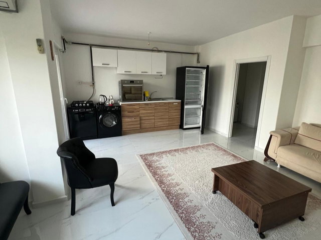 DENİZE SIFIR SİTE İÇERİSİNDE EŞYALI 1+1 SATILIK DAİRE