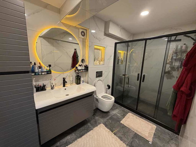 İZMIT ÇARŞI‘DA YENILENMIŞ 3 + 1 SATILIK DAIRE ￼