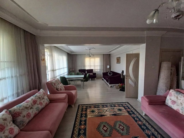 RE/MAX İNCİ 'DEN ALTIEYLÜL BAHÇELİEVLER MAH. SATILIK 4+1 GENİŞ VE FERAH DAİRE