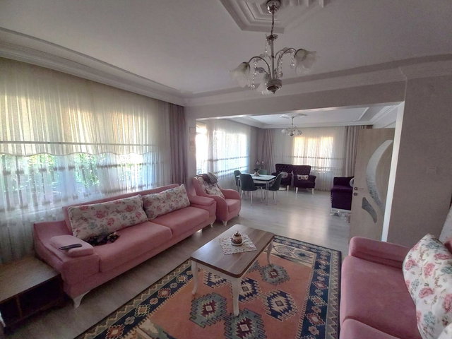 RE/MAX İNCİ 'DEN ALTIEYLÜL BAHÇELİEVLER MAH. SATILIK 4+1 GENİŞ VE FERAH DAİRE