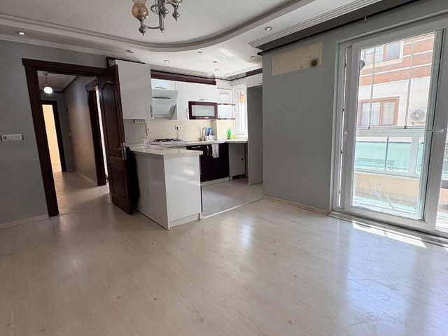 MURADİYE'NİN MERKEZİNDE, HER İHTİYACINIZA YAKIN CAM BALKONLU 2+1 KİRALIK DAİRE