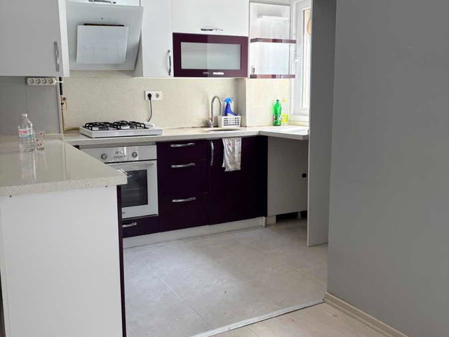 MURADİYE'NİN MERKEZİNDE, HER İHTİYACINIZA YAKIN CAM BALKONLU 2+1 KİRALIK DAİRE