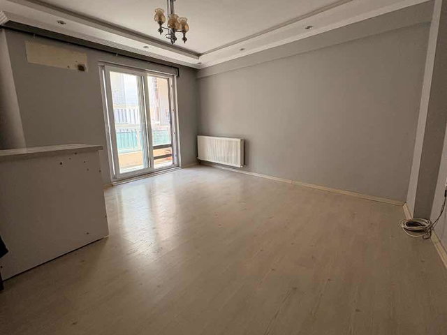 MURADİYE'NİN MERKEZİNDE, HER İHTİYACINIZA YAKIN CAM BALKONLU 2+1 KİRALIK DAİRE