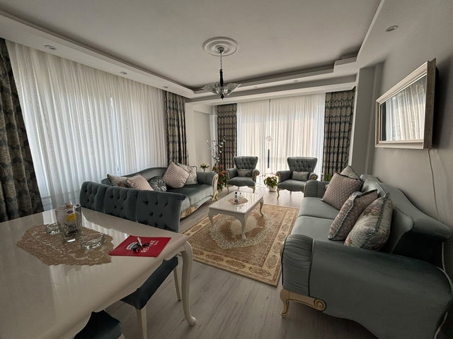 ÇİFTLİKKÖY M.AKİF'TE CADDE ÜSTÜ SATILIK 3+1