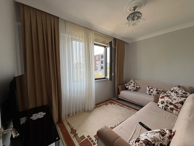 ÇİFTLİKKÖY M.AKİF'TE CADDE ÜSTÜ SATILIK 3+1