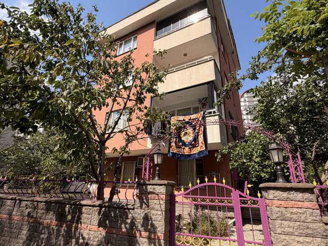 PENDİK YENİMAHALLE’DE BAHÇE KULLANIMLI GENİŞ BALKONLU 3+1 KİRALIK DAİRE