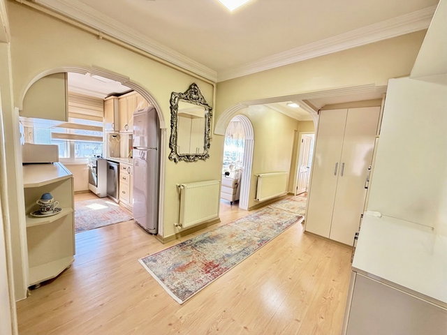 REMAX BEYAZ | ÇEKIRGE’DE PANORAMIK MANZARALI FERAH VE AYDINLIK 3+1 DAIRE