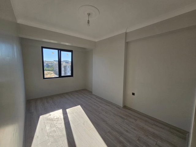 ÇİFTLİKKÖY M.AKİF'TE CADDE ÜSTÜ KİRALIK 3+1 DAİRE