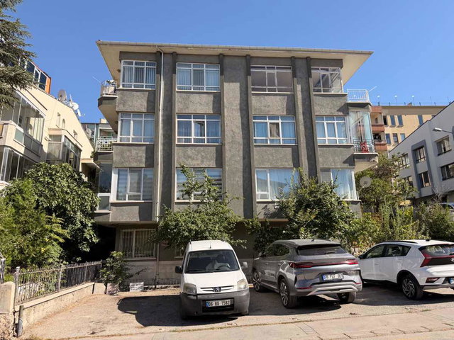 ÇANKAYA UĞURMUMCU SOK.’TA 3+1 SATILIK DAİRE