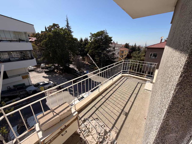 ÇANKAYA UĞURMUMCU SOK.’TA 3+1 SATILIK DAİRE