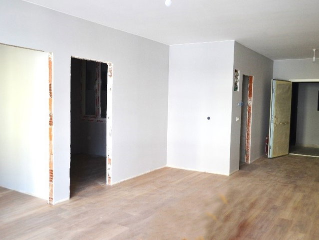 CEVİZLİ BAĞDAT CADDESİNE 3. BİNADA SATILIK 2+1 YENİ DAİRE