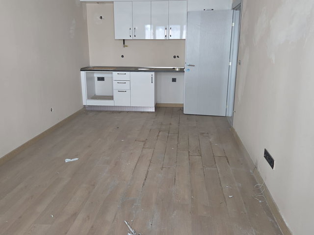 İBB NİN SPOR  VE HAVUZ TESİSLERINE , METRO YA 150 M YAKIN KİRALKK DAİRE