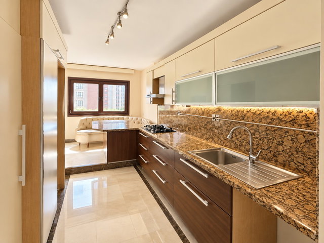 BAHÇEŞEHIR FUNDALARDA ACİL SATILIK BOŞ 3+1 TEMIZ DAIRE