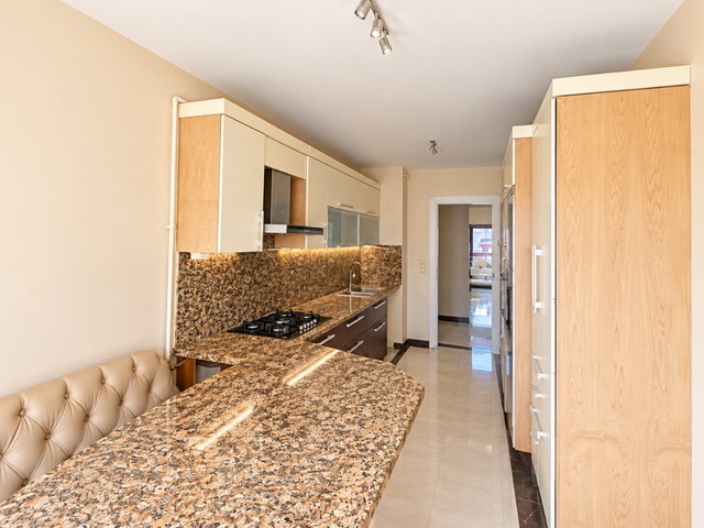 BAHÇEŞEHIR FUNDALARDA ACİL SATILIK BOŞ 3+1 TEMIZ DAIRE