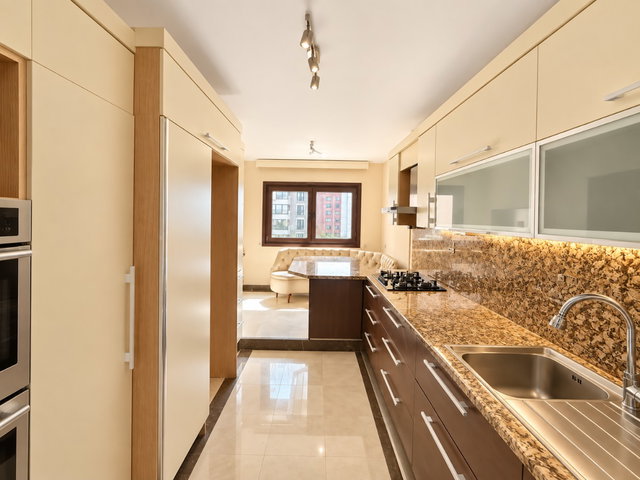 BAHÇEŞEHIR FUNDALARDA ACİL SATILIK BOŞ 3+1 TEMIZ DAIRE