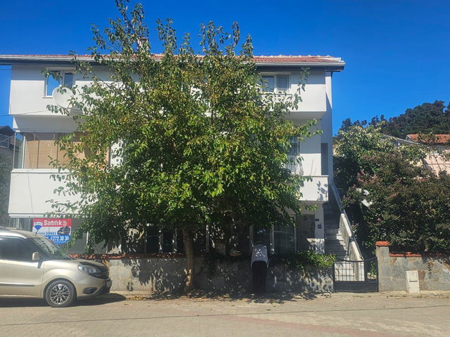 KEFKEN ’KOVANAĞZI'NDA  DENİZE 70 M | 300 M² NET | 8+3 | 3 KATLI MÜSTAKİL TAPULU EV