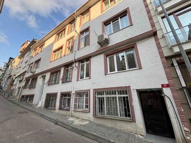 ACIBADEM CADDE VE METRO YAKINI SATILIK BAHÇEKATI DAİRE KİRACISIZ