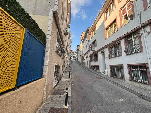 ACIBADEM CADDE VE METRO YAKINI SATILIK BAHÇEKATI DAİRE KİRACISIZ