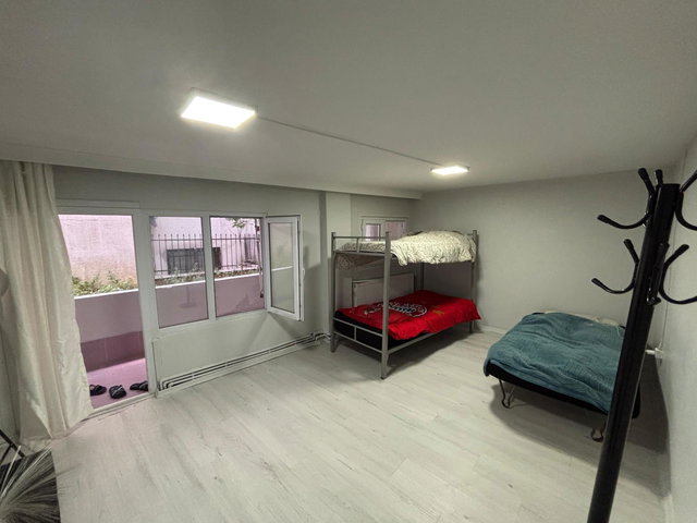 ACIBADEM CADDE VE METRO YAKINI SATILIK BAHÇEKATI DAİRE KİRACISIZ