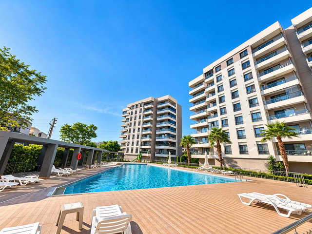 KARŞIYAKA SOLE PALMİYE PARK'TA FERAH VE GENİŞ 2+1 KİRALIK