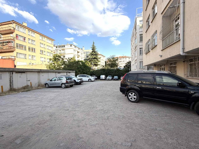 KENNEDY CADDESİ- SIFIR YAPILI, KAPALI VE AÇIK OTOPARKLI SATILIK ARAKAT 3+1 DAİRE