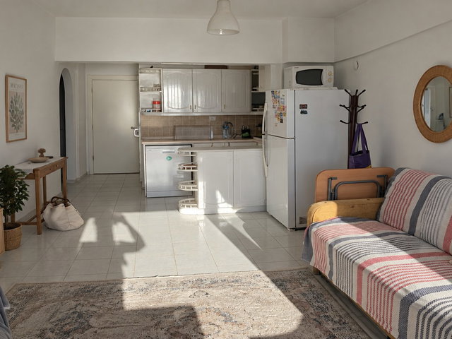 KUŞADASI SEÇKİN SİTESİ'NDE,EŞYALI-HARİKA DENİZ MANZARALI 1+1 DAİRE