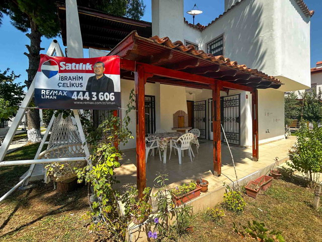 AYVALIK ALTINOVA  DENIZE SIFIR DOĞAKENT SITESINDE SATILIK 3+1 VILLA