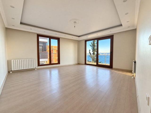 BAĞLARBAŞI’NDA PANORAMİK DENİZ MANZARALI ASANSÖRLÜ 2+1 ARAKAT