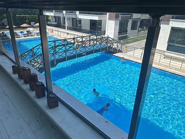 ALTINKUM'DA HAVUZLU SİTEDE KİRALIK 2+1 DAİRE