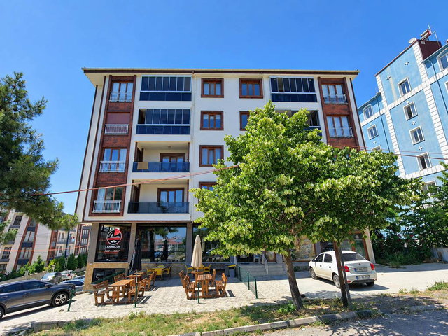 REMAX LAVANDA ANADOLU LİSESİ SOKAĞINDA 2+1 KİRALIK DAİRE!