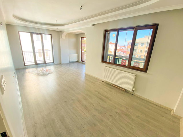 REMAX LAVANDA ANADOLU LİSESİ SOKAĞINDA 2+1 KİRALIK DAİRE!