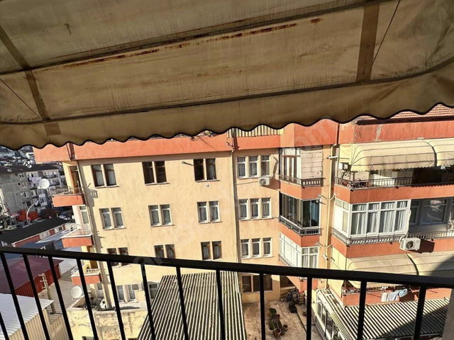 İZMİT KURUÇEŞMEDE KİRALIK MERKEZİ KONUMDA DENİZ MANZARALI DAİRE