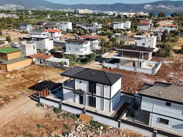 DİDİM FEVZİPAŞA’DA MÜSTAKIL HAVUZLU SIFIR 4+1 VİLLA!
