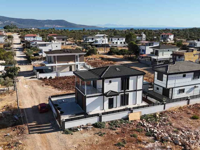 DİDİM FEVZİPAŞA’DA MÜSTAKIL HAVUZLU SIFIR 4+1 VİLLA!