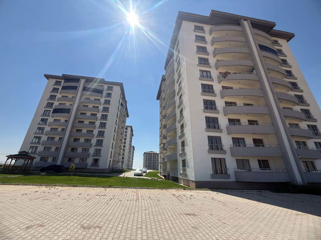 SİNCAN ALCI MAHALLESİ FLORYA PARK SİTESİ KİRALIK 3+1&130M2 1. KAT YAPILI DAİRE (ANKASTRELER DAHİL)