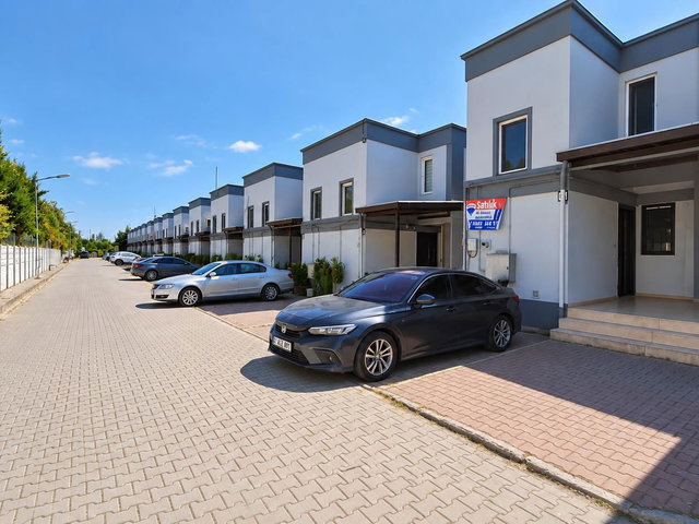 KARTEPE KÖSEKÖY'DE GENİŞ BAHÇE KULLANIM ALANLI 2+1 SATILIK DUBLEKS DAİRE