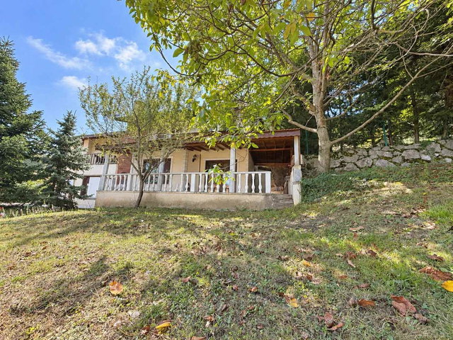 SAPANCA CEYLANKENT’TE AYRICALIKLI YAŞAM SUNAN GÖL MANZARALI PRESTİJLİ 3+1 VİLLA